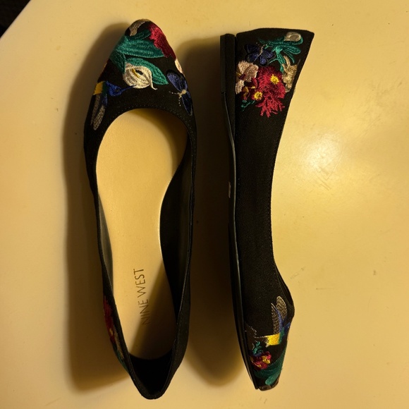 NWT Nine West Embroidered Suziella Pointed Flats in Black Women's Size 6 - Picture 9 of 9